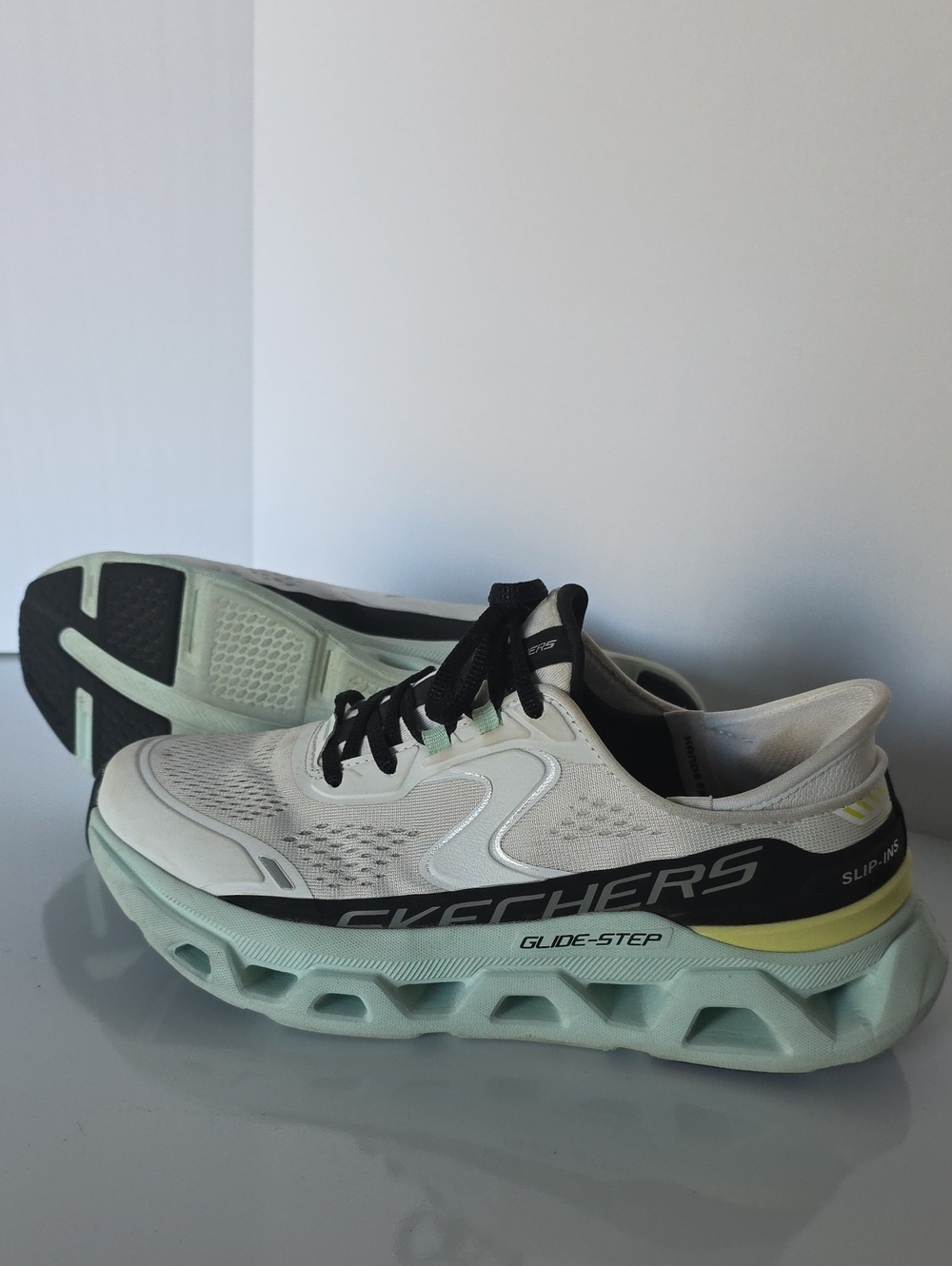 Skechers Glide-Step/Slip-Ins/ Wide Fit/ Athletic Shoes/ Sneakers